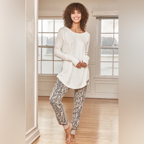 FREE PEOPLE Snowy White Thermal Waffle-knit Oversized Long Sleeve Top - Picture 5 of 12